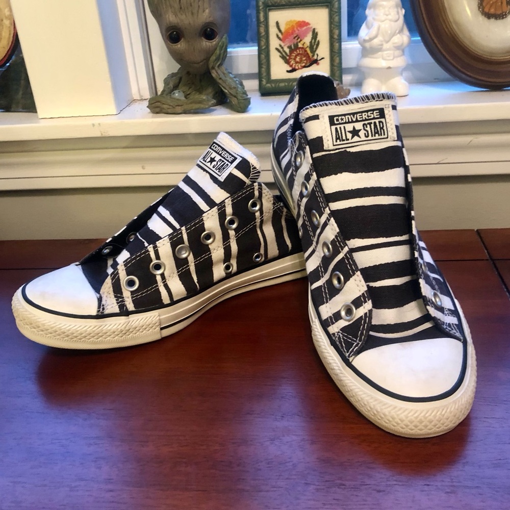 🍂 EUC B&W Striped Converse 🍂